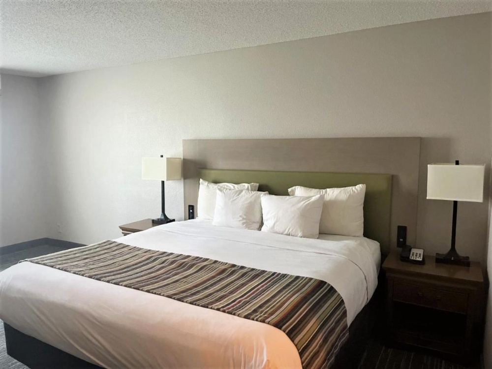 Country Inn & Suites by Radisson, Salina, KS Image 12