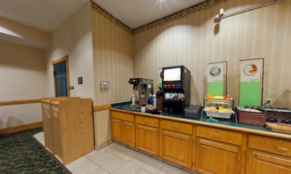 Country Inn & Suites by Radisson, Salina, KS Image 21