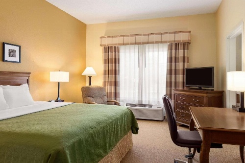 Country Inn & Suites by Radisson, Salina, KS image 3