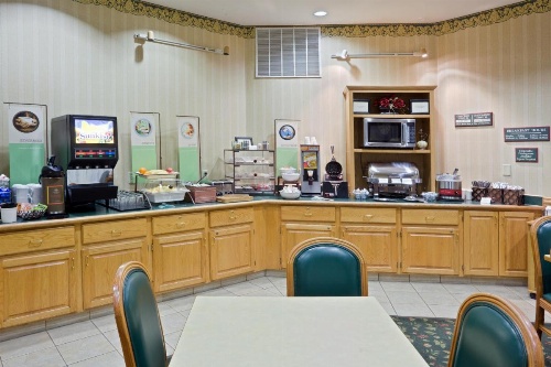 Country Inn & Suites by Radisson, Salina, KS image 40