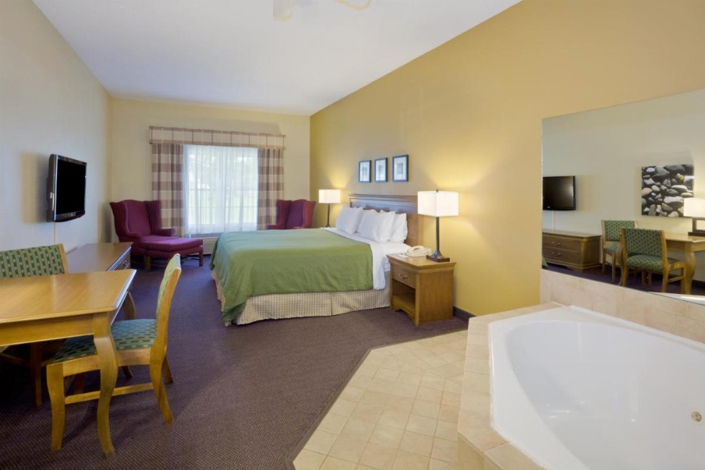 Country Inn & Suites by Radisson, Salina, KS Image 44