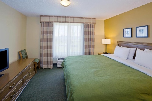 Country Inn & Suites by Radisson, Salina, KS image 45