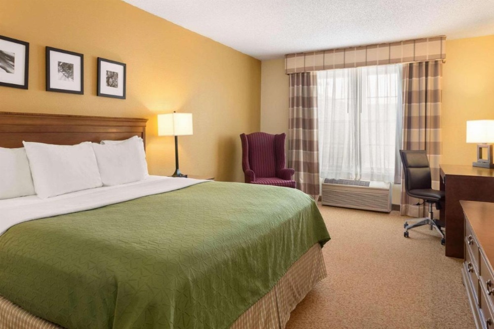 Country Inn & Suites by Radisson, Salina, KS Image 6